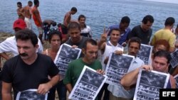 Opositores rinden homenaje en Cuba a víctimas del Remolcador 13 de Marzo. Archivo.